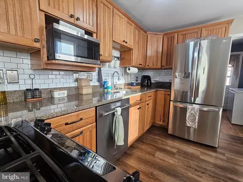 Kitchen - 25209 Elhuff Ct, Cascade, MD 21719 photo 4 of 7