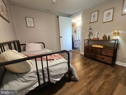 Bedroom - 25209 Elhuff Ct, Cascade, MD 21719 photo 2 of 11