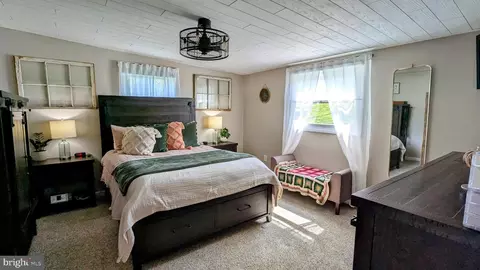 Bedroom - 25209 Elhuff Ct, Cascade, MD 21719 photo 7 of 11