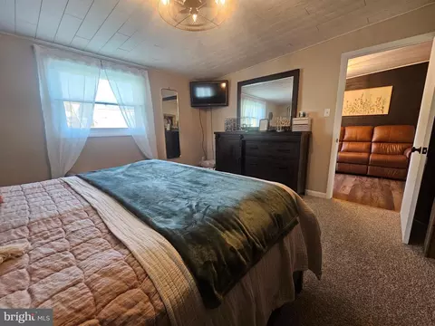 Bedroom - 25209 Elhuff Ct, Cascade, MD 21719 photo 9 of 11