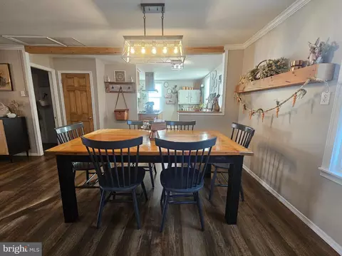 Dining - 25209 Elhuff Ct, Cascade, MD 21719 photo 3 of 4