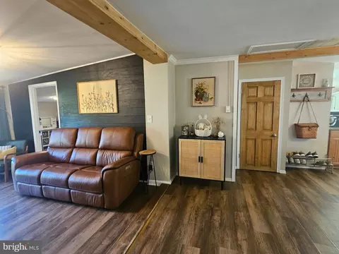 Entry Way - 25209 Elhuff Ct, Cascade, MD 21719 photo 9 of 13