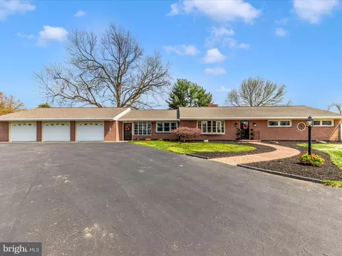 10 Brightwood Cir, Hagerstown, MD 21740
