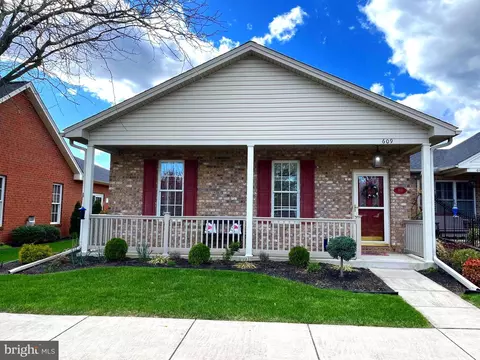 609 Observatory Dr, Hagerstown, MD 21742