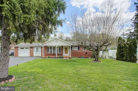 206 N Pennsylvania Ave, Hancock, MD 21750