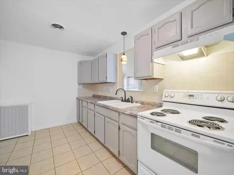 Kitchen - 932 Chestnut St, Hagerstown, MD 21740 photo 2 of 2