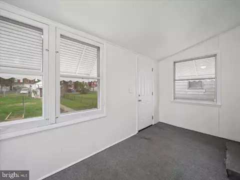 Entry Way - 932 Chestnut St, Hagerstown, MD 21740 photo 4 of 4