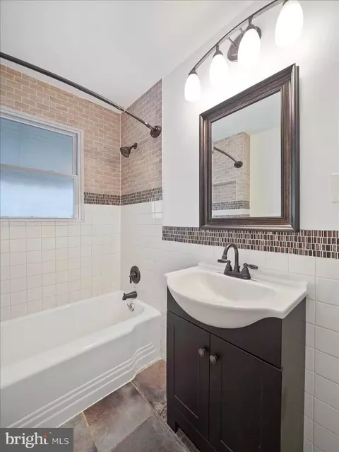 Bath - 932 Chestnut St, Hagerstown, MD 21740 photo 1 of 1