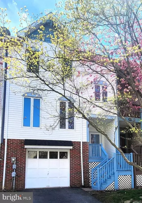 655 Knightsbridge Dr, Hagerstown, MD 21740