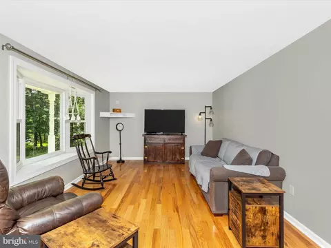 13240 Edgemont Rd, Smithsburg, MD 21783 photo 2