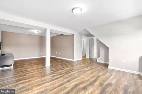 Living - 111 Gabriel Ct, Smithsburg, MD 21783 photo 2 of 4