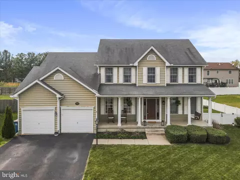 13518 Essex Dr, Hagerstown, MD 21742