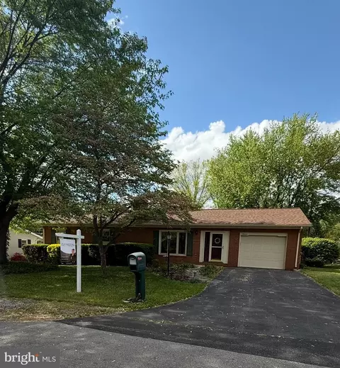 19822 Jeffery Dr, Hagerstown, MD 21742