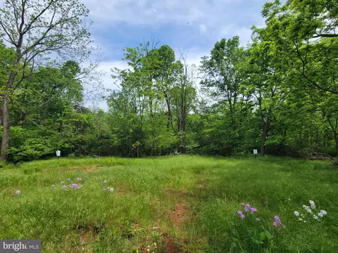 9785 Meadow Rock Dr, Hagerstown, MD 21740