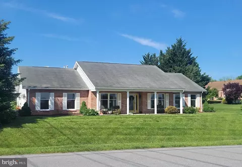 1222 S Pointe Dr, Hagerstown, MD 21740