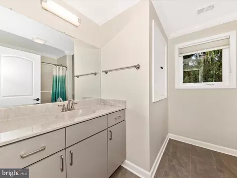 Bath - 22028 Beaverbrook Dr, Smithsburg, MD 21783 photo 2 of 3