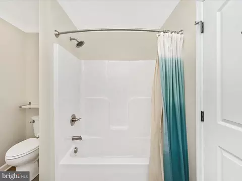 Bath - 22028 Beaverbrook Dr, Smithsburg, MD 21783 photo 3 of 3