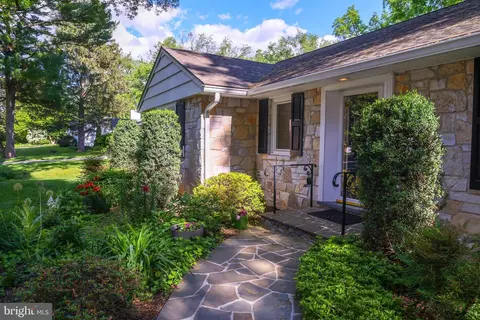 13209 Briarcliff Dr, Hagerstown, MD 21742