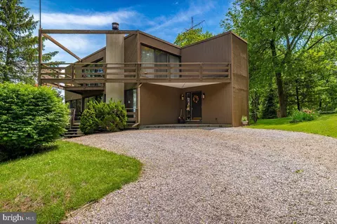 19611 Longmeadow Rd, Hagerstown, MD 21742