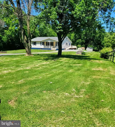 18000 Davis Ln, Boonsboro, MD 21713