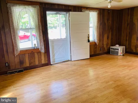 Living - 24707 Oaks Ave, Cascade, MD 21719 photo 1 of 3
