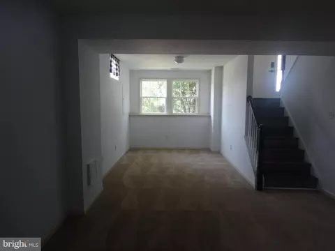 Living - 112 Colton Ct, Smithsburg, MD 21783 photo 6 of 8