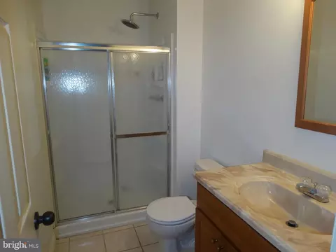 Bath - 112 Colton Ct, Smithsburg, MD 21783 photo 3 of 4