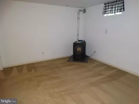 Living - 112 Colton Ct, Smithsburg, MD 21783 photo 8 of 8