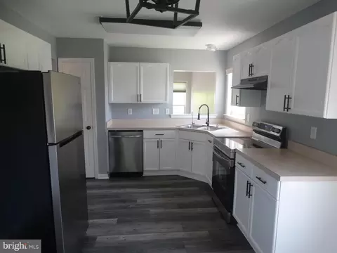 Kitchen - 112 Colton Ct, Smithsburg, MD 21783 photo 2 of 2