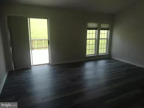 Living - 112 Colton Ct, Smithsburg, MD 21783 photo 1 of 8