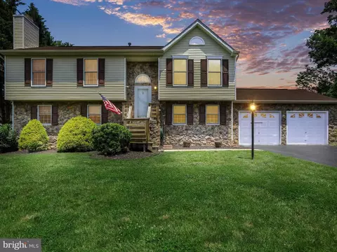 1946 Londontowne Dr, Hagerstown, MD 21740
