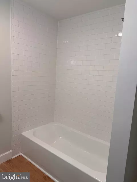 Bath - 25212 Elhuff Ct, Cascade, MD 21719 photo 2 of 4