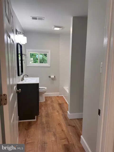 Bath - 25212 Elhuff Ct, Cascade, MD 21719 photo 4 of 4