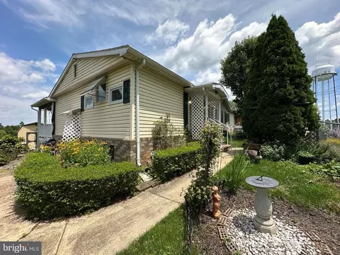 213 W High St, Sharpsburg, MD 21782