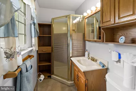 Bath - 14503 Fairview Rd, Clear Spring, MD 21722 photo 2 of 2