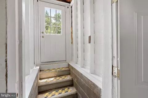 Entry Way - 14503 Fairview Rd, Clear Spring, MD 21722 photo 7 of 8
