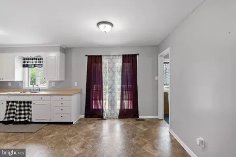 Entry Way - 14503 Fairview Rd, Clear Spring, MD 21722 photo 5 of 8