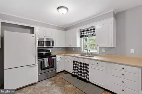 Kitchen - 14503 Fairview Rd, Clear Spring, MD 21722 photo 3 of 3