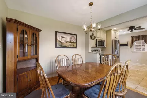 Dining - 13707 National Pike, Clear Spring, MD 21722 photo 1 of 2
