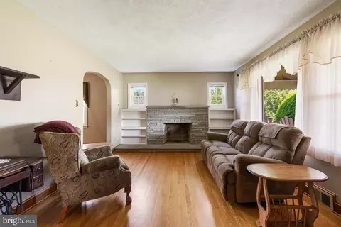 Living - 13707 National Pike, Clear Spring, MD 21722 photo 2 of 2