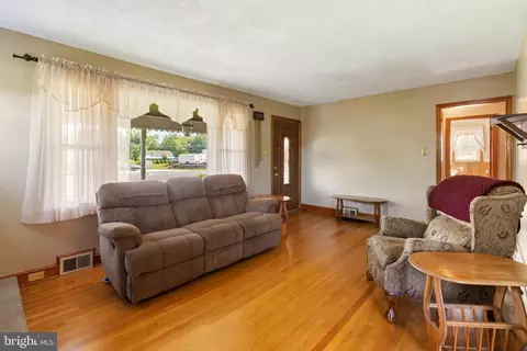 Living - 13707 National Pike, Clear Spring, MD 21722 photo 1 of 2