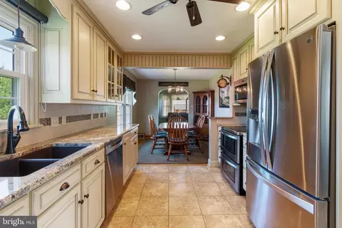 Kitchen - 13707 National Pike, Clear Spring, MD 21722 photo 3 of 4