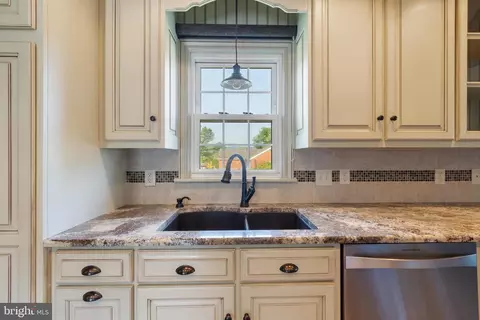 Kitchen - 13707 National Pike, Clear Spring, MD 21722 photo 4 of 4