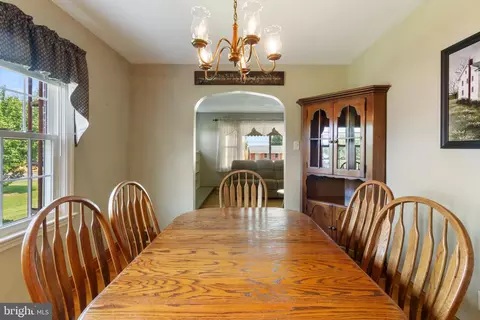 Dining - 13707 National Pike, Clear Spring, MD 21722 photo 2 of 2