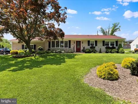 10904 Knotty Pine Dr, Hagerstown, MD 21740