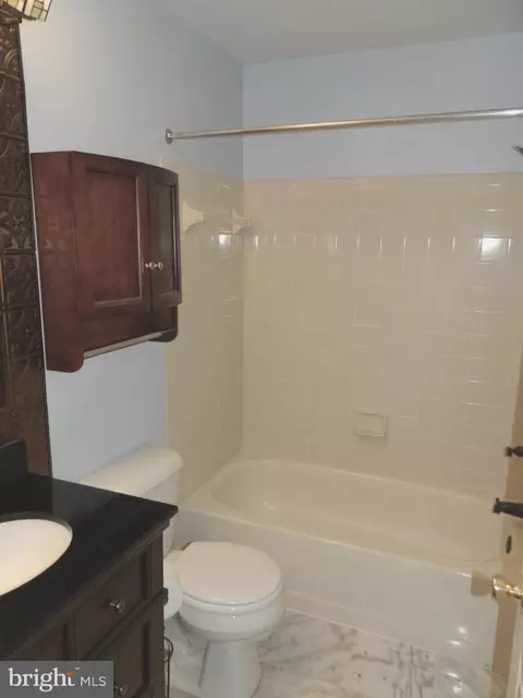 Bath - 115 Kevins Ct, Smithsburg, MD 21783 photo 2 of 4