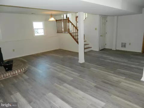 Living - 115 Kevins Ct, Smithsburg, MD 21783 photo 5 of 5