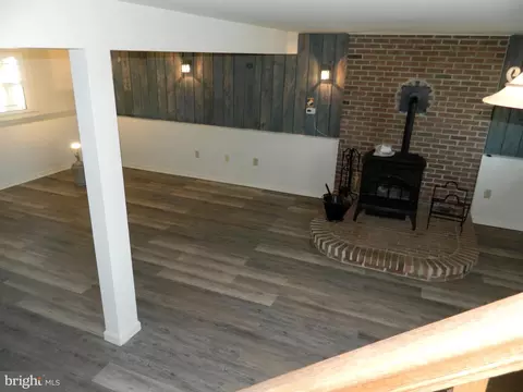 Living - 115 Kevins Ct, Smithsburg, MD 21783 photo 3 of 5