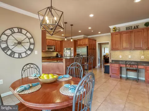 Kitchen - 22124 Whitestone Ct, Smithsburg, MD 21783 photo 7 of 10