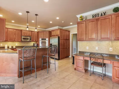 Kitchen - 22124 Whitestone Ct, Smithsburg, MD 21783 photo 2 of 10